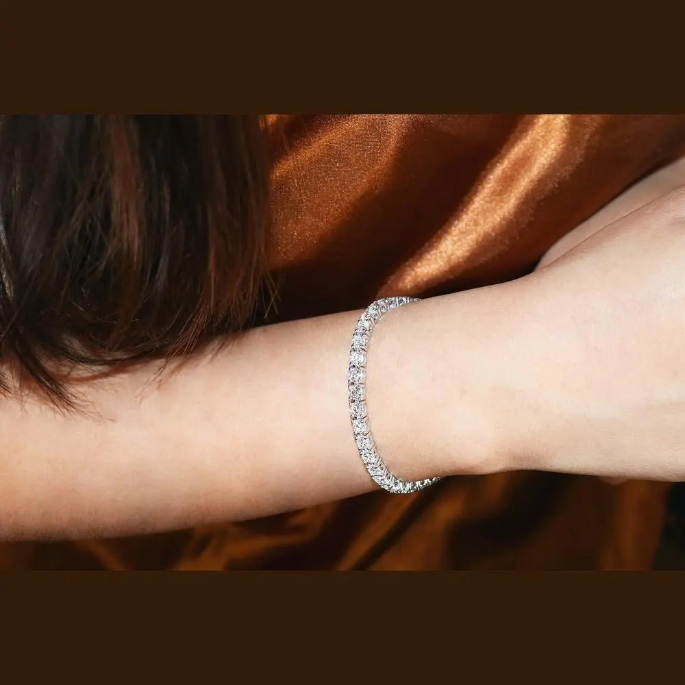 Lab grown diamond tennis bracelet box clasp with safety tongue