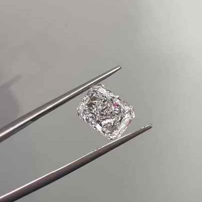 Diamond Engagement Ring in 18K White Gold with Radiant Cut - Future Jewelry
