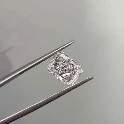 Diamond Engagement Ring in 18K White Gold with Radiant Cut - Future Jewelry