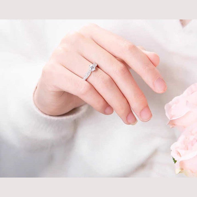 The Emerald Diamond Glamour Ring in White Gold - Future Jewelry