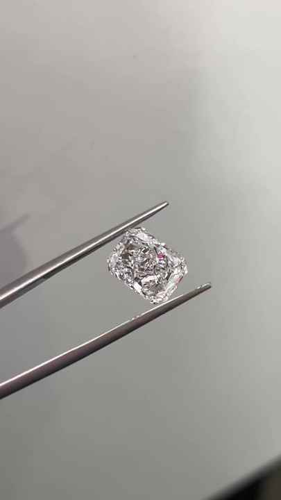 Diamond Engagement Ring in 18K White Gold with Radiant Cut