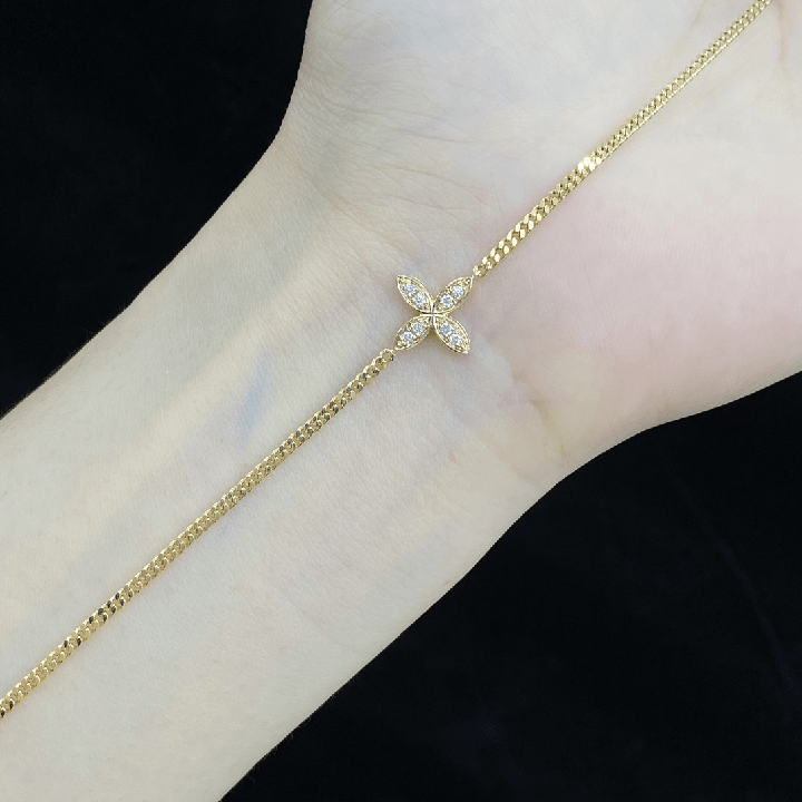 Four Leaf Clover Lab Grown Diamond Bracelet in 18K Gold - Future Jewelry